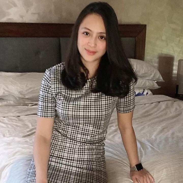 <p>Upaya lain yang ia lakukan untuk menjaga yakni pola sehat. Model majalah Aneka Yess era 1999 ini mengaku sangat mengatur apa saja yang dikonsumsi dan kapan harus makan, serta rajin berolahraga. (Foto: Instagram @carissajill)</p>