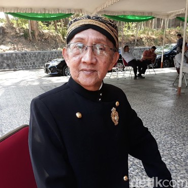 Profil dan Jejak Karier Dalang Legendaris Ki Manteb Soedharsono