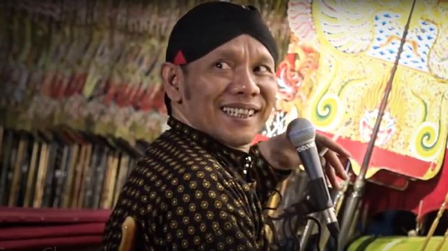 Menko PMK, Muhadjir Effendy, turut berduka cita atas kepergian Ki Seno Nugroho, dalang yang ia anggap tak kalah dari Ki Manteb Sudharsono.