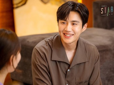 Kim Seon Ho Pernah Rela Berlutut demi Tak Dicampakkan Kekasih