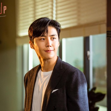 6 Pesona Kim Seon Ho, Si Second Lead Kesayangan di Drama Korea 'Start-Up'