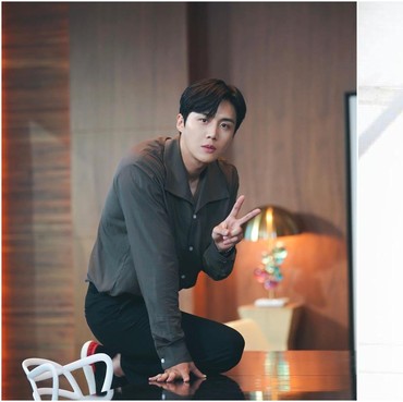 Komentar di IG Kim Seon Ho, Han So Hee Bikin Fans Gemas