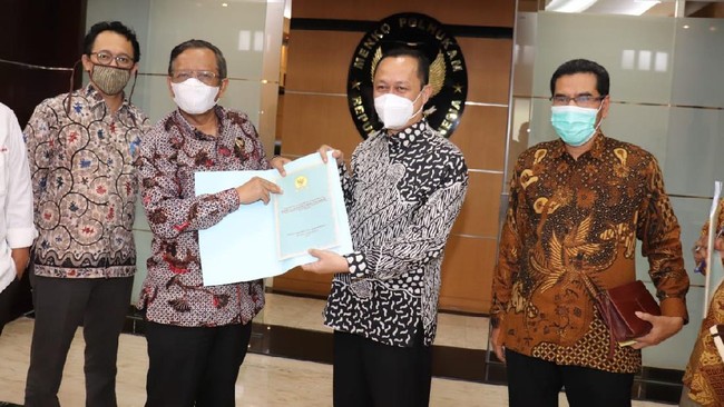 Hasil investigasi Komnas HAM terkait penembakan Pendeta Yeremia Zanambani mengungkap bahwa pelaku penembakan diduga Wakil Danramil (Wadanramil) Hitadipa.