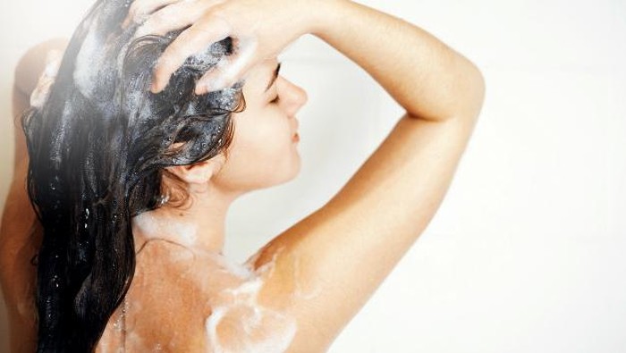 Manfaat Shampoo Metal Dibanding Shampo Penumbuh Rambut Lainnya