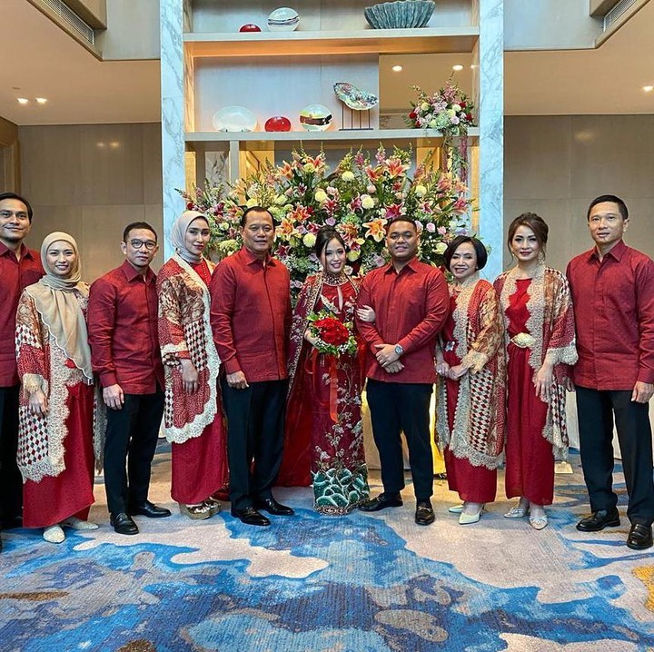 <p>Acara lamaran tersebut nampaknya digelar tertutup dan hanya dihadiri keluarga dan kerabat dekat. (Foto: Instagram @cnndaradjatun)</p>