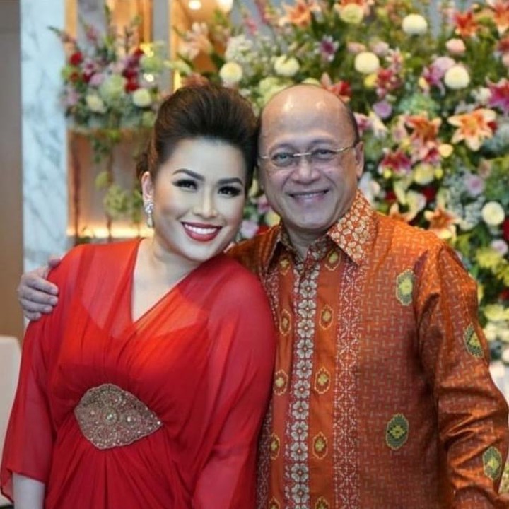 <p>Sekali lagi, selamat untuk Mario Teguh dan istri atas pertunangan Audrey dan Azara. (Foto: Instagram @linnateguh)</p>