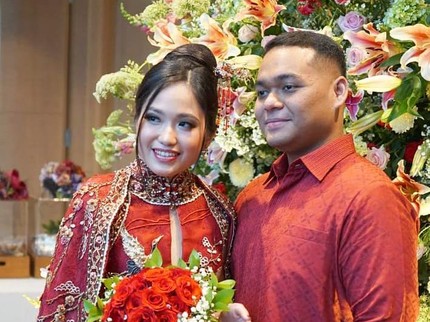 7 Foto Pertunangan Putri Mario Teguh dan Anak Mantan Wakapolri