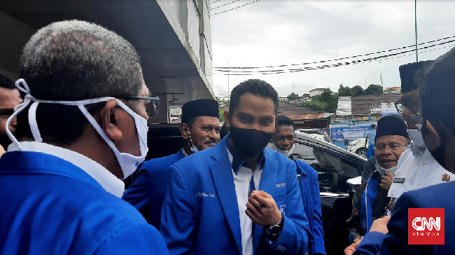 Safitri Malik Soulisa merupakan istri Bupati Buru Selatan, Tagop Sudarsono Soulisa yang telah menjabat dua periode.