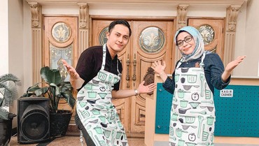 img-title Ziarah ke Makam Ayah, Perlakuan Suami ke Muzdalifah Disorot