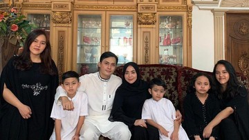 Fakta Muzdalifah Jual Geprek di Teras Rumah Mewahnya