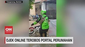 VIDEO: Ojek Online Terobos Portal Perumahan Demi Orderan