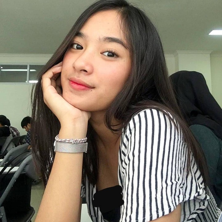 <p>Echi kini masih berusia 19 tahun. Penampilannya mencuri perhatian ketika ia diminta Baim Wong dan Paula Verhoeven tampil di depan kamera, saat mengumumkan giveaway ke followers-nya.</p>