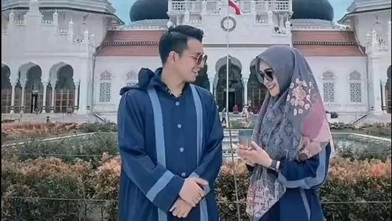 Reza Surya dan Ria Ricis Reza Surya dan Ria Ricis
