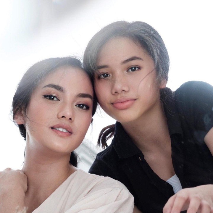 <p>3. Bak buah yang jatuh tak jauh dari pohonnya, Jasmine yang kini beranjak remaja dan berusia 17 tahun tampak memiliki paras yang cantik seperti Ririn ya, Bunda? (Foto: Instagram @ririnekawati)</p>