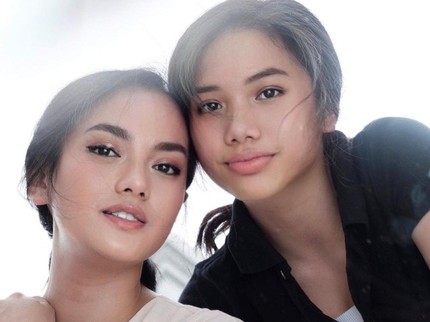 7 Potret Single Mom Ririn Ekawati & Putri Sulungnya yang Beranjak Remaja