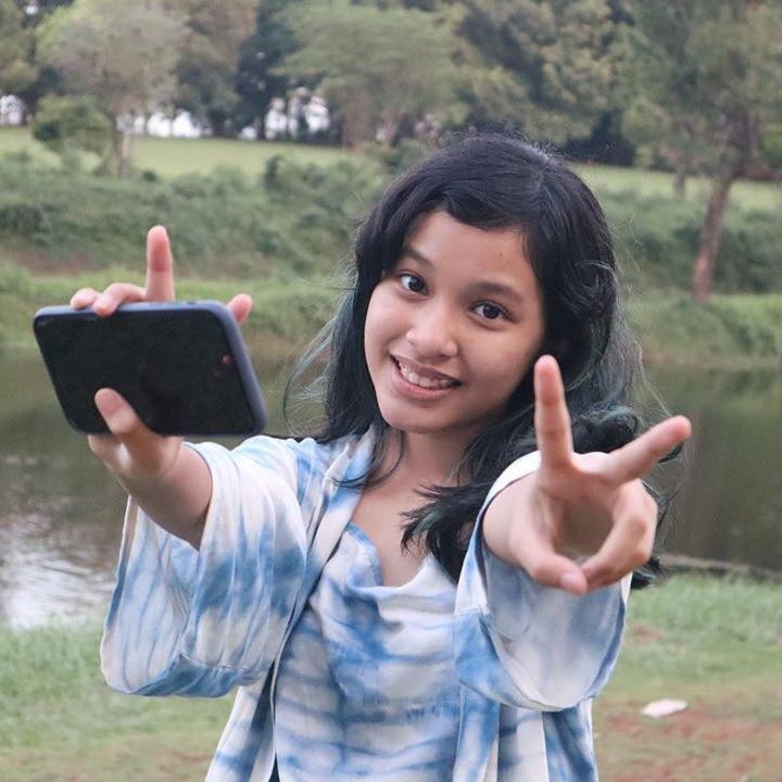 <p>Meski tidak seperti kakaknya, Kiesha Alvaro, yang mantap jadi artis, Shakiena rupanya cukup populer di media sosial lho. (Foto: Instagram @shakiena.azalea)</p>