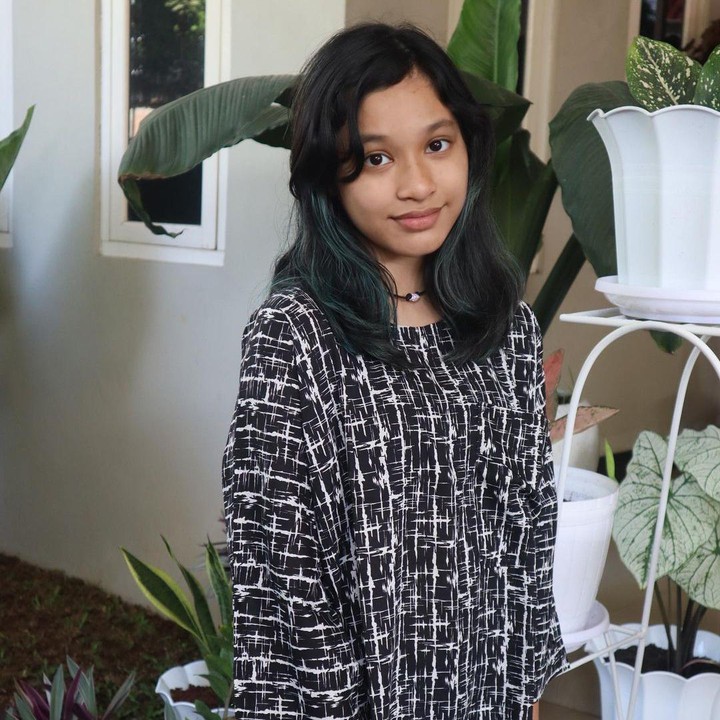 <p>Shakiena selalu tampil natural, bahkan hampir tak pernah berfoto dengan polesan make up. Meski begitu, Shakiena tetap terlihat cantik. (Foto: Instagram @shakiena.azalea)</p>
