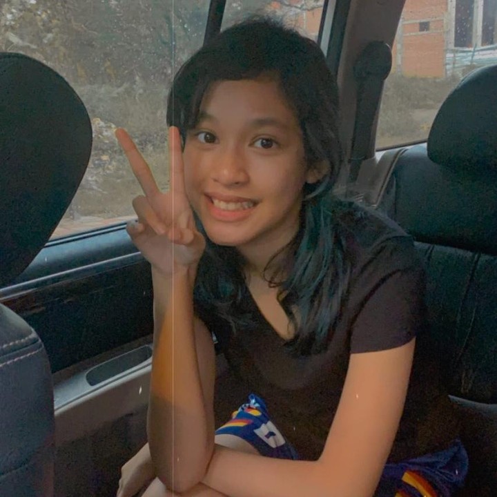 <p>Dari pernikahannya dengan Okie Agustina, Pasha Ungu dikaruniai tiga orang anak, salah satunya Shakiena Azalea, yang merupakan anak kedua. (Foto: Instagram @shakiena.azalea)</p>