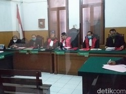 Jalani Sidang Perdana, Gilang Predator Fetish Pocong Didakwa 3 Pasal