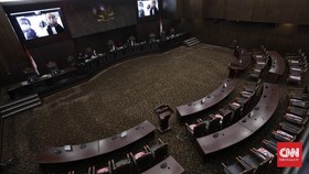 img-title MK Minta Pemerintah Jelaskan Tahapan Pemblokiran Suara Papua