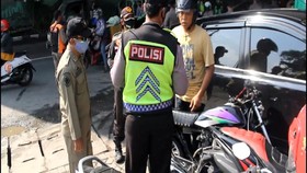 VIDEO: Tim Swab Hunter Cari Warga Surabaya Usai Liburan