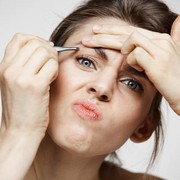 Tips Agar Merapikan Alis Gak Terasa Sakit