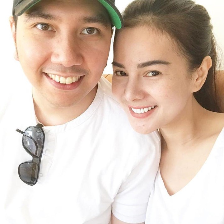 <p>Astrid Tiar menikah dengan Gerhard Reinaldi Situmorang pada 2012. Keduanya sama-sama berdarah Batak, Bunda. (Foto: Instagram: @astridtiar127)</p>