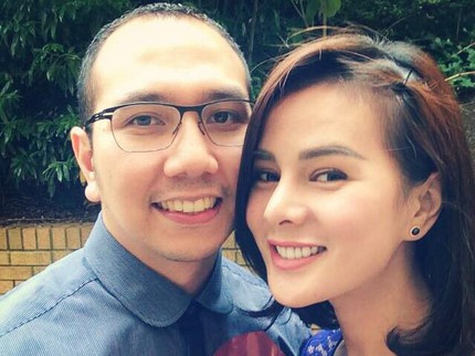 7 Potret Suami Astrid Tiar, Dokter Tampan Ahli Urologi