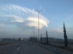 Kata Ahli Spiritual Soal Merapi Siaga Berbarengan dengan Fenomena Topi Awan