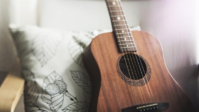 Cepat Mahir, Ini 6 Tips Bermain Gitar Bagi Pemula