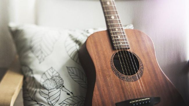 Cepat Mahir, Ini 6 Tips Bermain Gitar Bagi Pemula