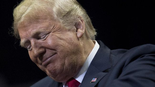 Membedah Amandemen 25, Prosedur untuk Gulingkan Trump Ketua DPR dan politisi AS ramai-ramai serukan penggunaan Amandemen ke-25 untuk menggulingkan Trump. Berikut penjelasan Amandemen ke-25.