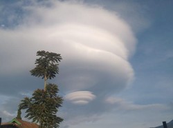 Seperti di Lawu dan Merapi, Topi Awan Juga Menghiasi Gunung Merbabu