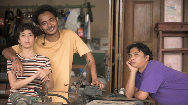 Marthino Lio dan Sal Priadi bercerita tentang peran yang mereka mainkan sebagai Ajo Kawir dan Tokek dalam film Seperti Dendam, Rindu Harus Dibayar tuntas.