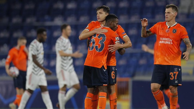 Berita Manchester United kalah dari Istanbul Basaksehir di Liga Champions dan Khabib Nurmagomedov diceramahi atlet muslim Rusia jadi berita terpopuler.