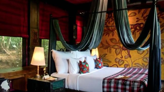 Opsi staycation #DiIndonesiaAja kali ini adalah dengan 'bersembunyi' di ketenangan alam Bali, yakni di Hotel Capella dan Vila Bambu Hideout.