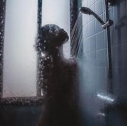Manfaat Tak Terduga Mandi Pagi dengan Air Dingin