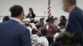 FOTO: Aksi Pendukung Trump Minta Setop Penghitungan Suara Sejumlah massa mendatangi gedung penghitungan suara di Detroit, Michigan, meminta penghitungan suara Pilpres AS 2020 dihentikan.
