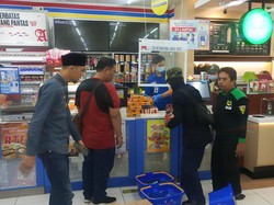 Aksi Bakar-bakaran Produk Prancis Disorot Senayan