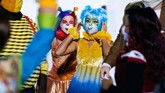 FOTO: Ada Opera di Balik Masker Kelompok opera di AS menghelat pertunjukan disertai protokol kesehatan pencegahan virus Corona yang ketat, dengan penampil mengenakan masker.