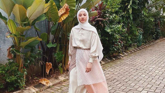 Rekomendasi Outfit Kece dan Anak Muda Banget ala Natasha Rizky