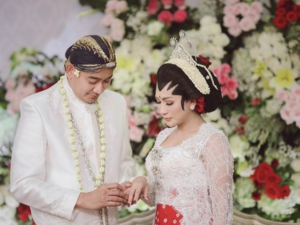 Tata Janeeta Akhirnya Ungkap Sosok Suami, Komentar Maia Curi Perhatian
