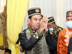 Ustaz Abdul Somad Raih Gelar Anugerah Imam dari Kesultanan Sambas