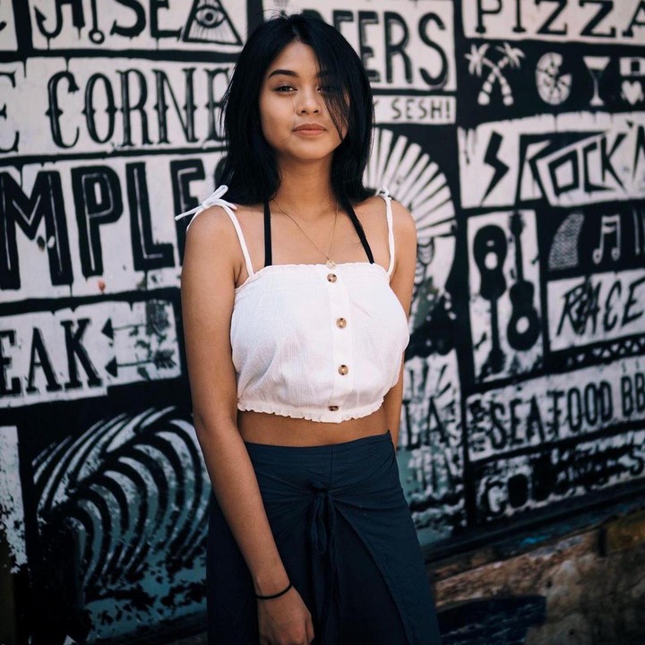 <p>Cantiknya Yasmeen berpose ala model. Setahun lalu, foto ini diunggah Ayah Andra saat Yasmeen di Seoul, Korea Selatan. Tepat di hari ulang tahun ke-20 Yasmeen. (Foto: Instagram @andra_photo)</p>