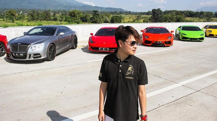 10 Potret Ganteng Crazy Rich Surabaya Melvin Tenggara, Bikin Meleleh!
