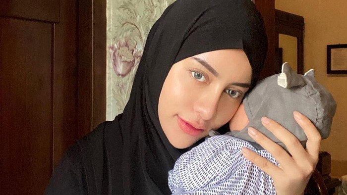 Selamat! Influencer Aghnia Punjabi Melahirkan Anak Pertama