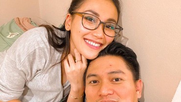 img-title Sempat Digosipkan Putus, Ayu Ting Ting Serius Berhubungan dengan Adit