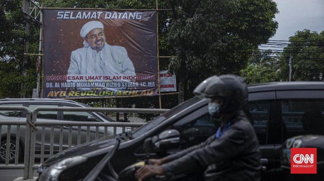 FPI menilai pencopotan baliho Rizieq Shihab seharusnya dilakukan Satpol PP, bukan oleh prajurit TNI yang bertugas menjaga pertahanan negara.