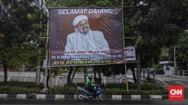 Pangdam Jaya Mayjen TNI Dudung Abdurachman menyatakan bakal mencopot semua baliho Rizieq Shihab yang mengajak revolusi.