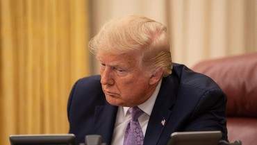 img-title Mantan Istri Muak Donald Trump Ngambek Tidak Bisa Terima Kekalahan